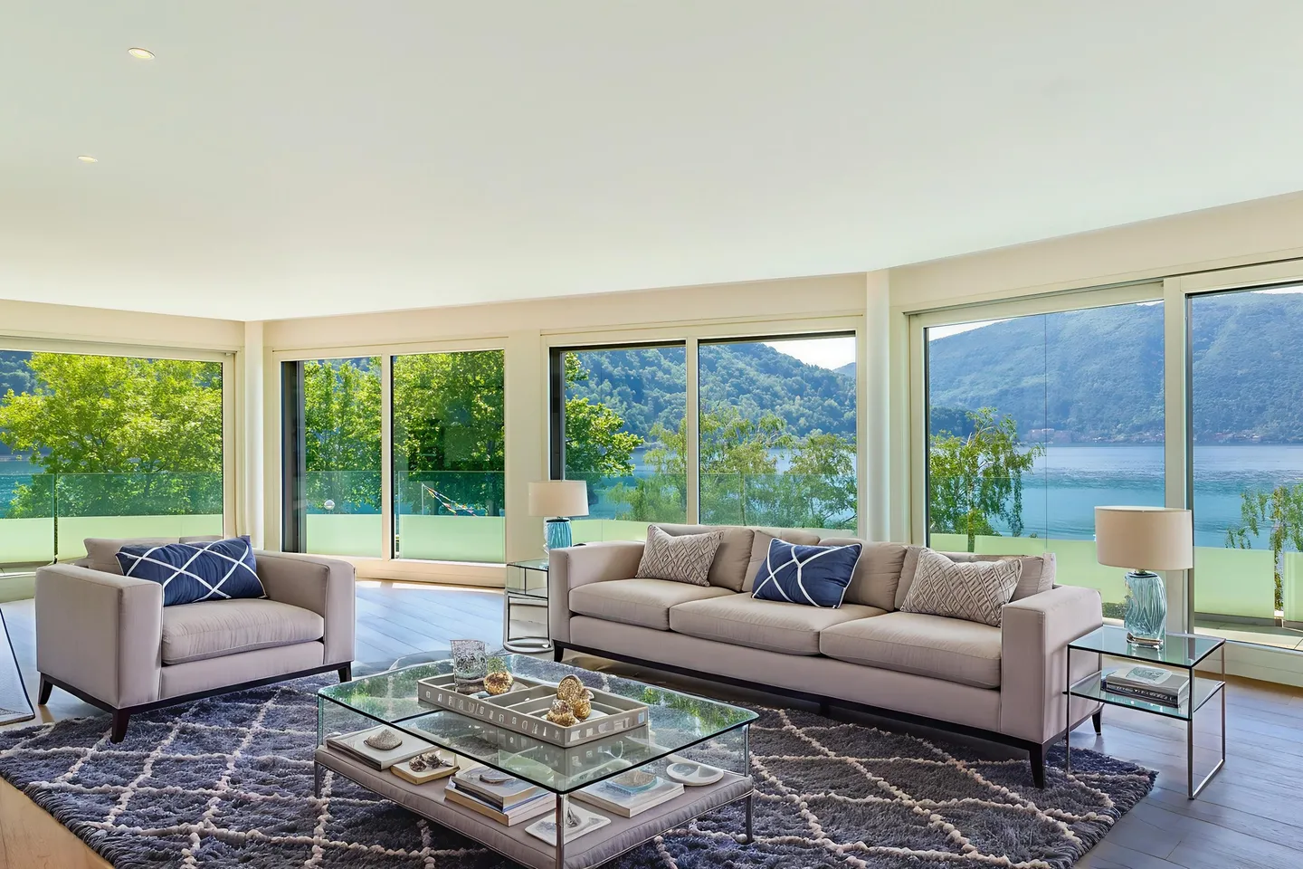 Posizione unica sul lago con fascino e comfort | Einzigartige Seelage  - Foto 1 di 4