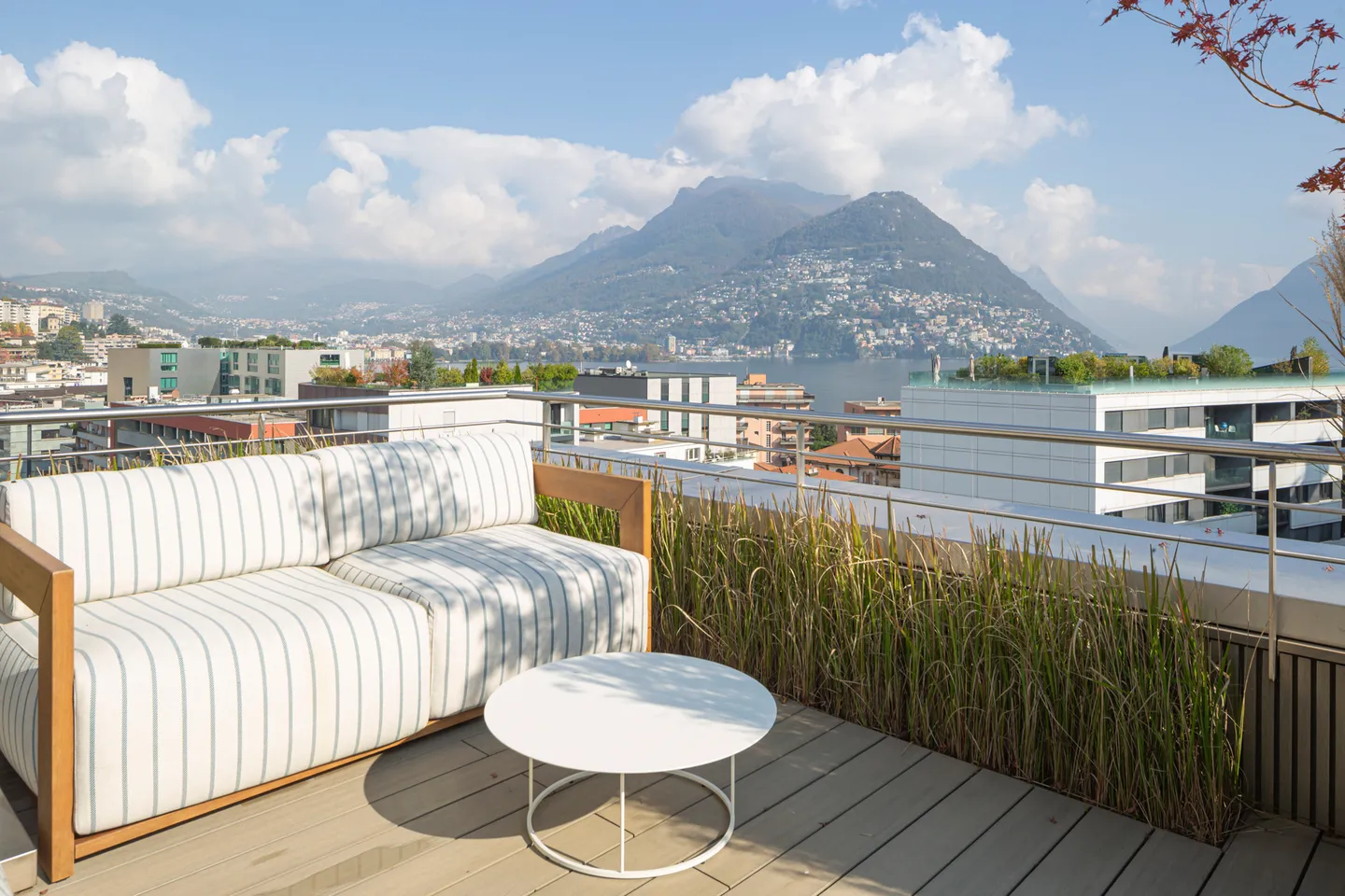 Modern penthouse with panoramic view - Photo 1 of 4