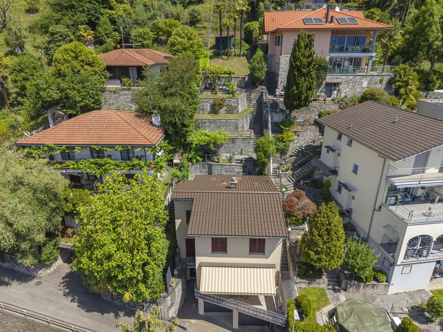 RAUM, KOMFORT UND AUSBLICK AUF LOCARNO - Foto 1 von 5