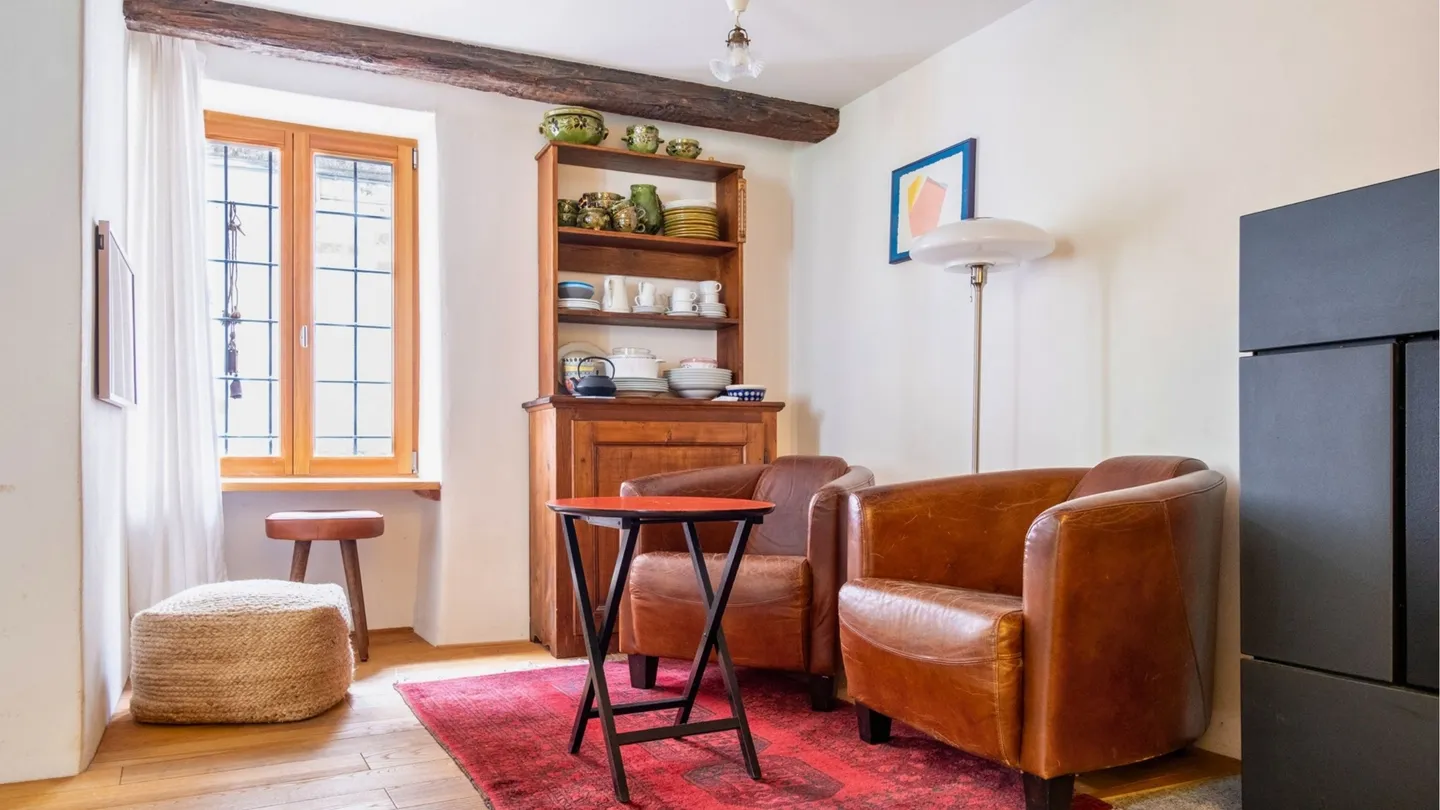 RUSTICO TICINESE RINNOVATO CON STILE | STILVOLL RENOVIERTES TESSINER R - Foto 2 di 5