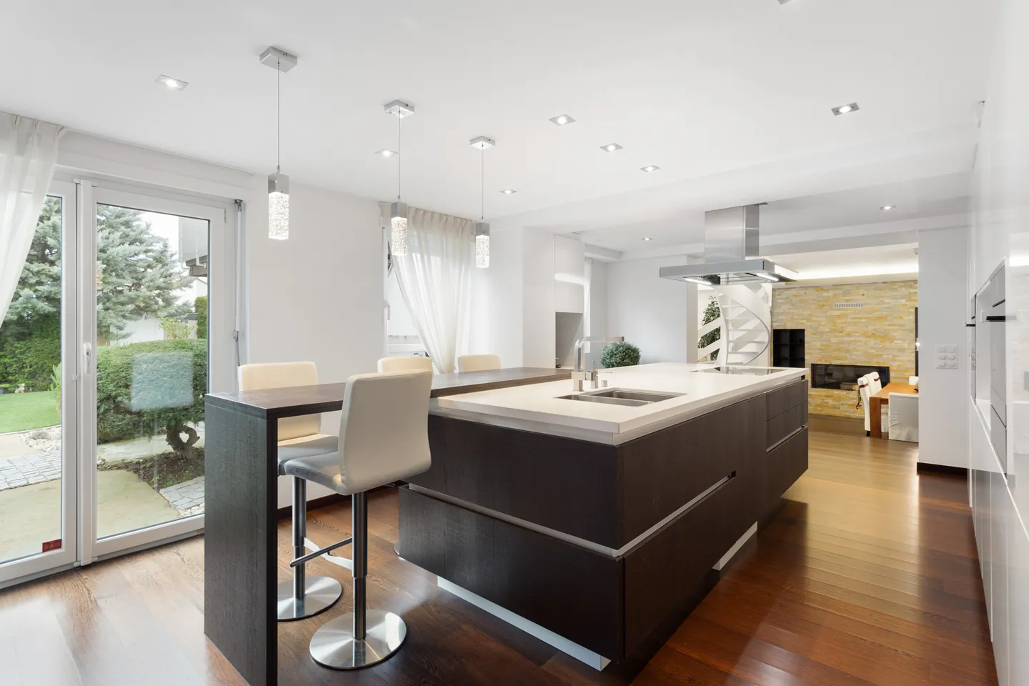 Maisonette con giardino luminoso e accesso al benessere - Foto 2 di 4