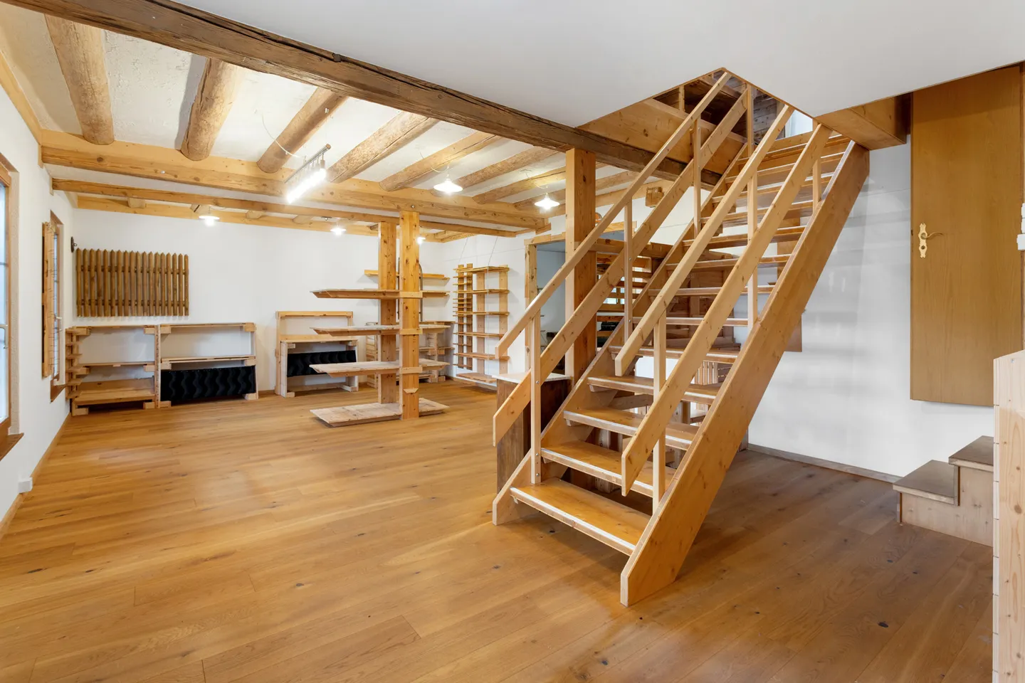 GROSSZÜGIGES HAUS MIT AUSGEBAUTER TENN - Foto 6 von 7