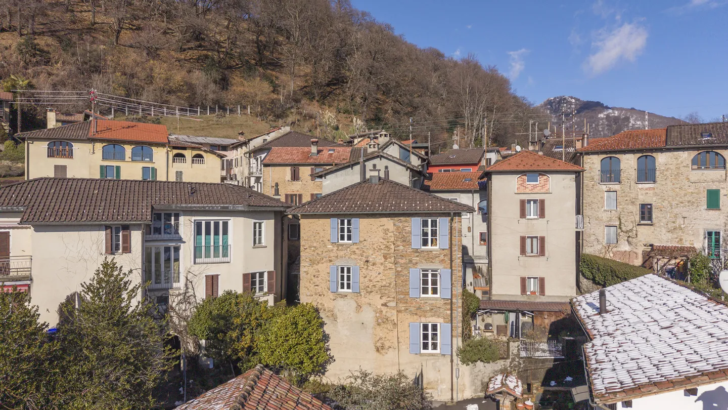 Casa in pietra ticinese mit 252 m² | Tessiner Steinhaus mit Galerie - Foto 1 von 7