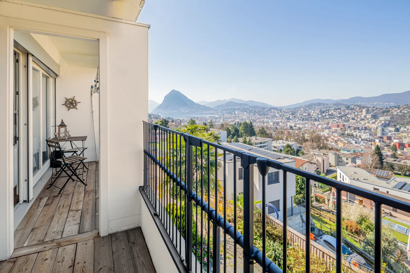 Mediterraner Charme trifft atemberaubende Aussicht - Foto 1 von 5