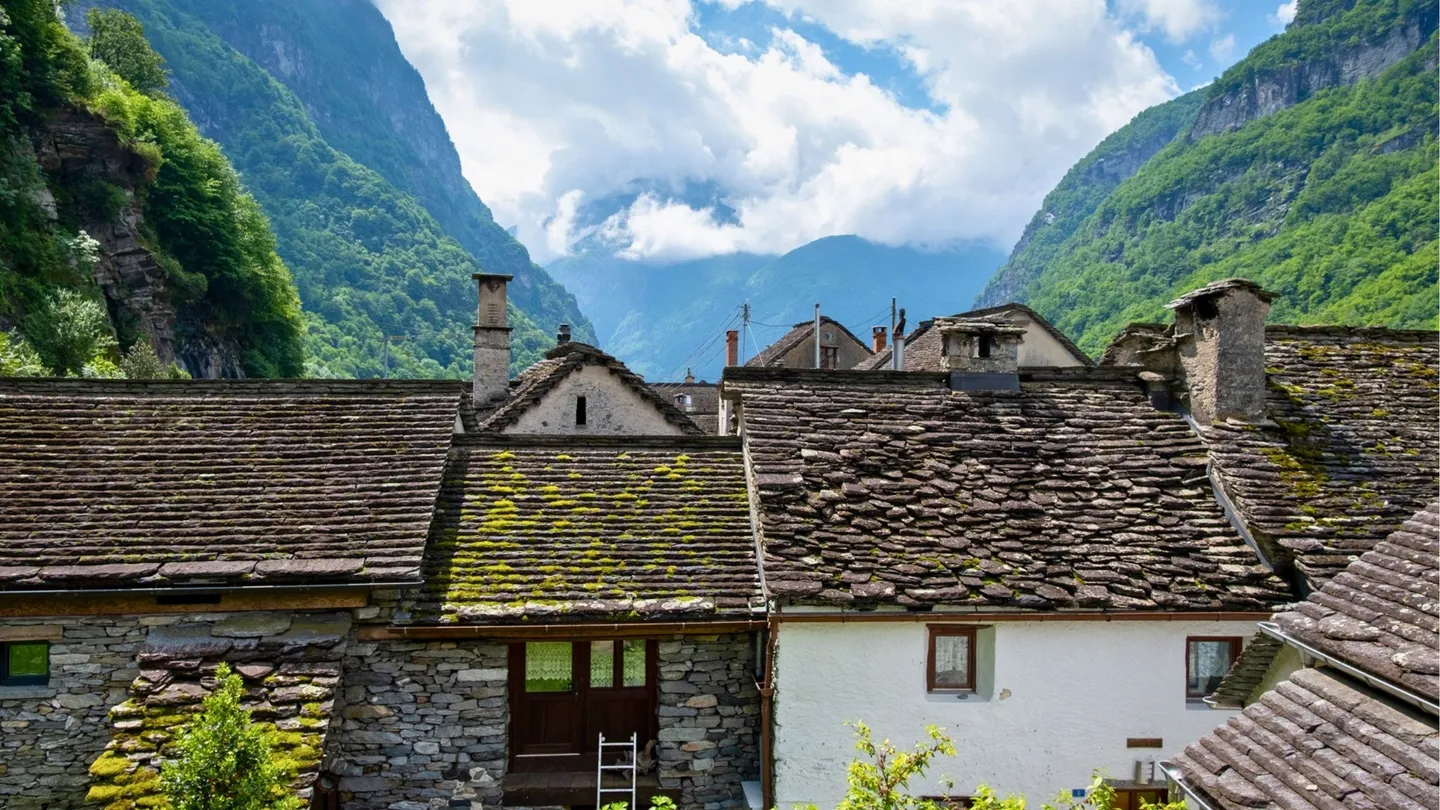 RUSTICO TICINESE RINNOVATO CON STILE | STILVOLL RENOVIERTES TESSINER R - Foto 5 di 5