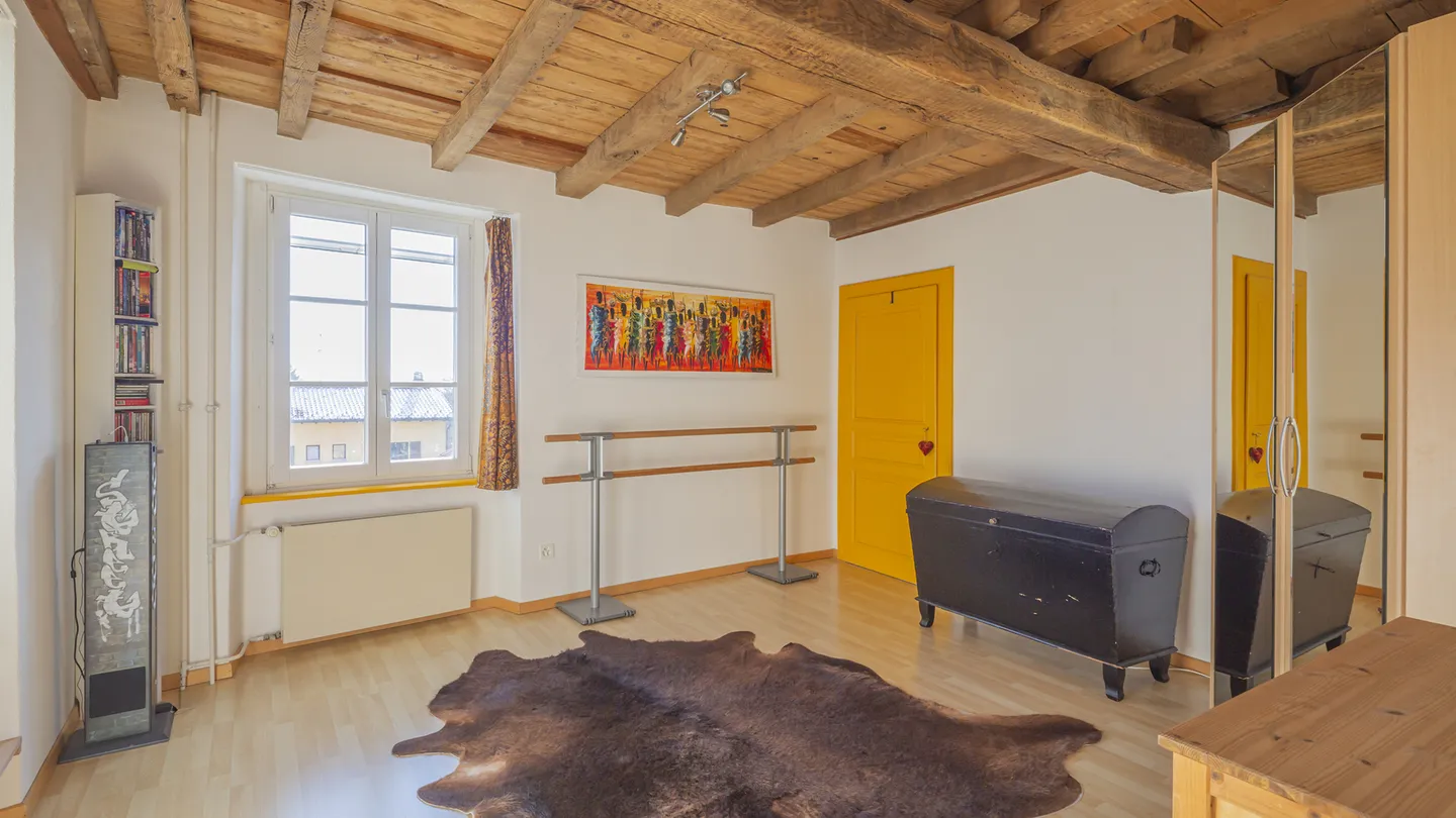 Maison en pierre avec galerie dans le noyau - Photo 5 sur 5