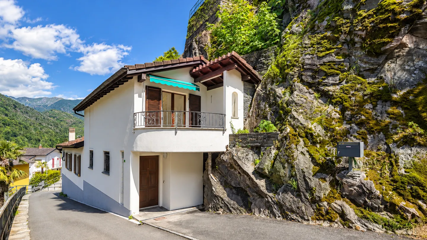 Casa rinnovata a Intragna | Renoviertes Einfamilienhaus - Erstwohnsitz - Foto 1 di 9