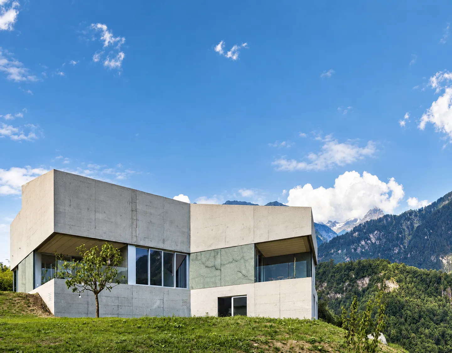 Cà Janus Architecture Villa with Panoramic View - Photo 4 of 13