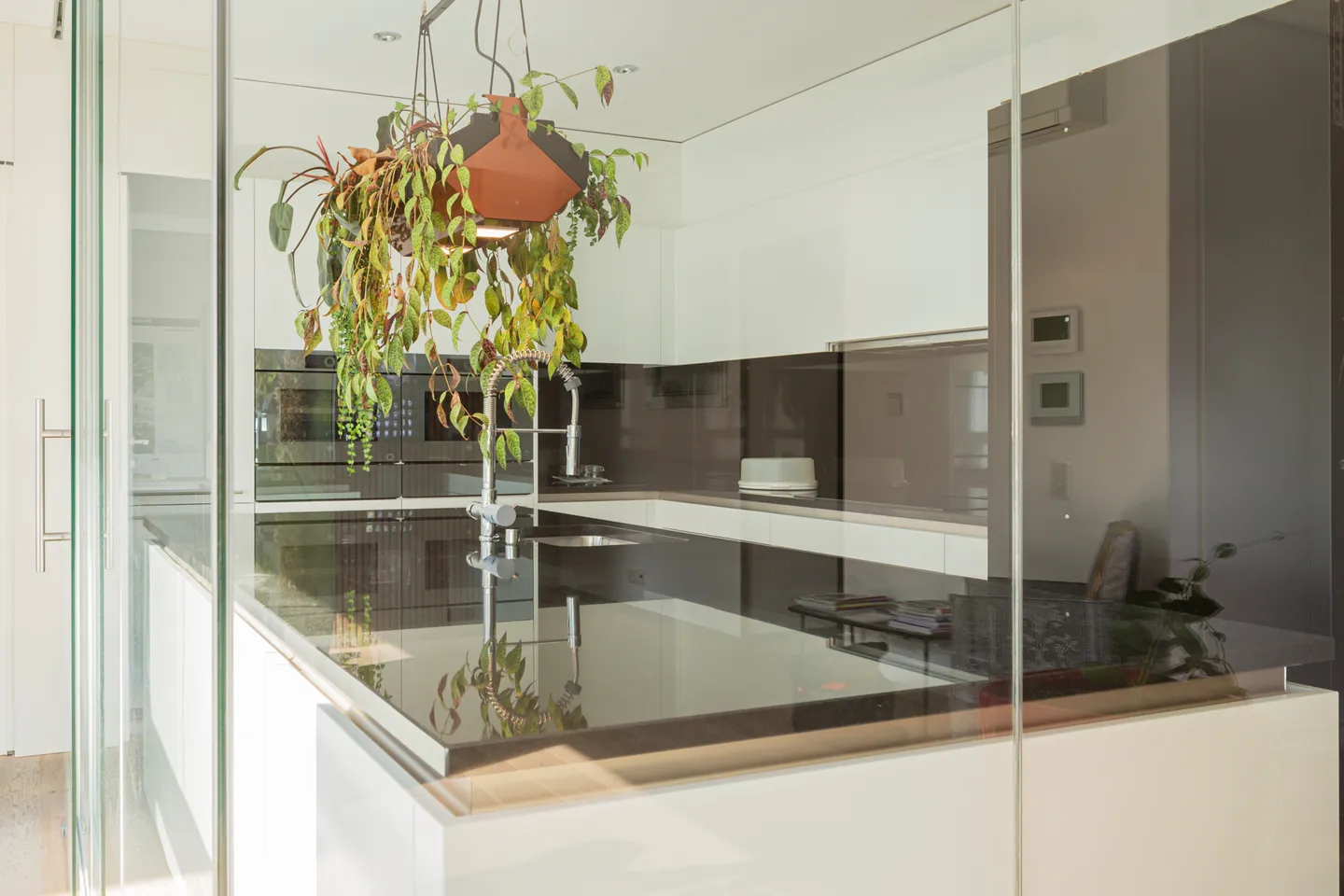 Modern penthouse with panoramic view - Photo 3 of 4
