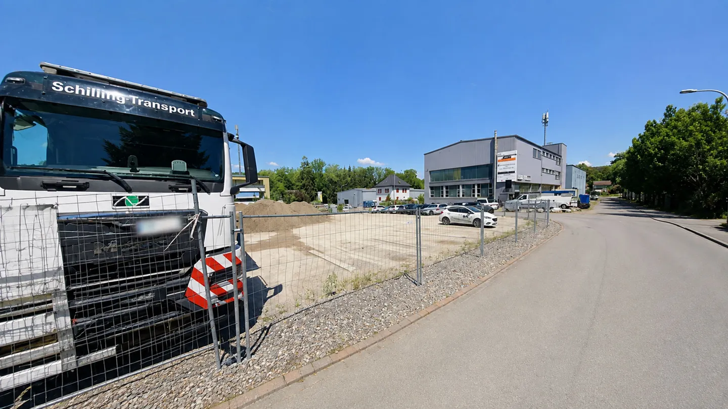 Voll erschlossene Gewerbeparzelle mit Neubaupotenzial in Gebenstorf - Photo 1 of 3