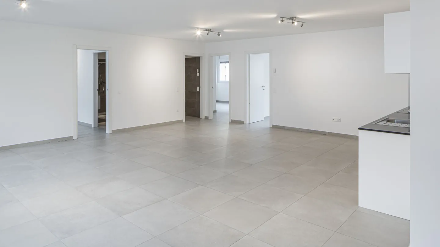 4.5 rooms central with loggias - Photo 9 of 11