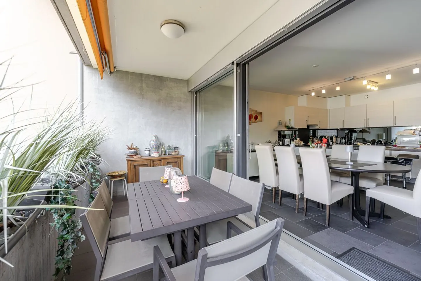 Spacious 5-room apartment with terrace and closed garage in Chêne-Bougeries - Photo 2 of 12