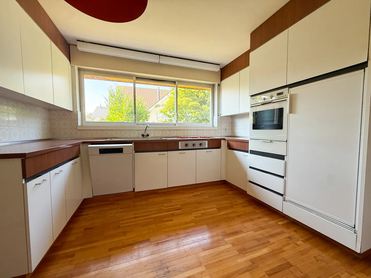 Maison individuelle spacieuse avec piscine et grand jardin à durée limitée - Photo 12 sur 13