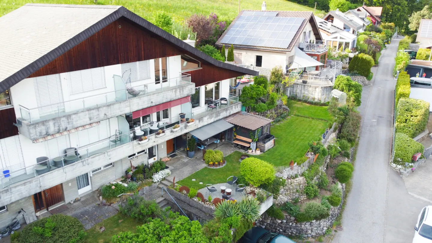 Wohnen mit Weitblick  Zweifamilienhaus mit atemberaubender Alpenaussi - Photo 1 sur 13