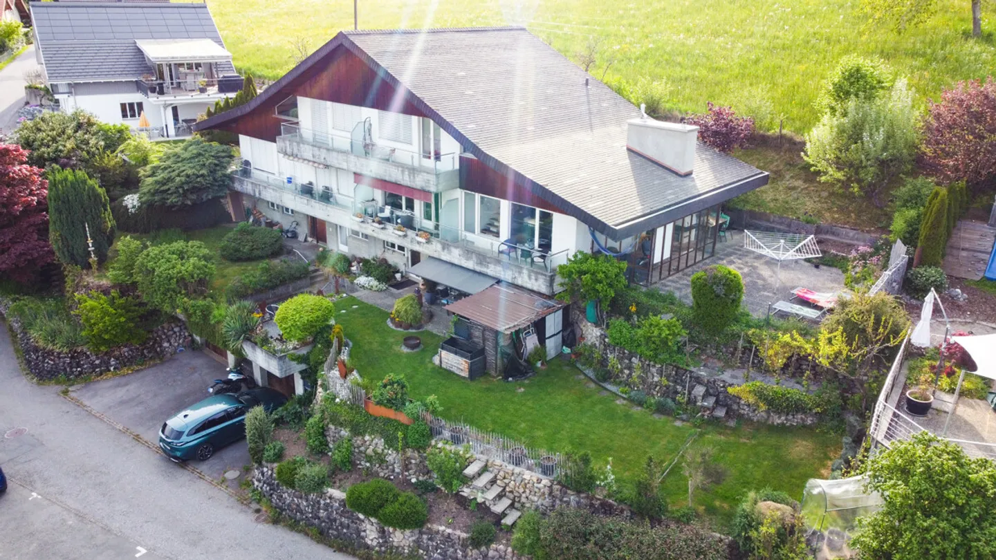 Wohnen mit Weitblick  Zweifamilienhaus mit atemberaubender Alpenaussi - Photo 3 sur 13