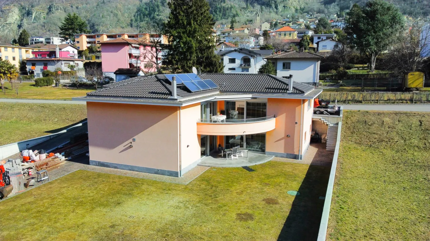 Villa lussuosa con ampi spazi esterni - Foto 3 di 13