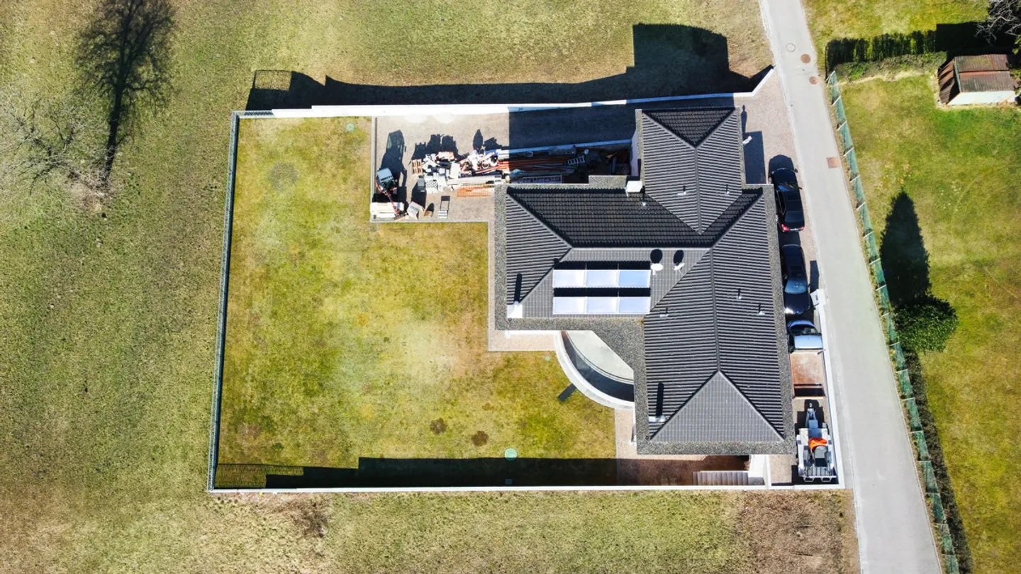 Luxuriöse Villa mit viel Umschwung - Foto 5 von 13