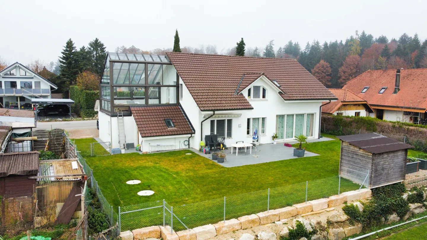 Freistehendes Einfamilienhaus mit Alpenblick - Foto 1 von 13