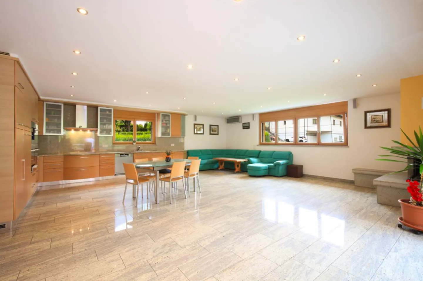 Luxuriöse Villa mit viel Umschwung - Foto 12 von 13