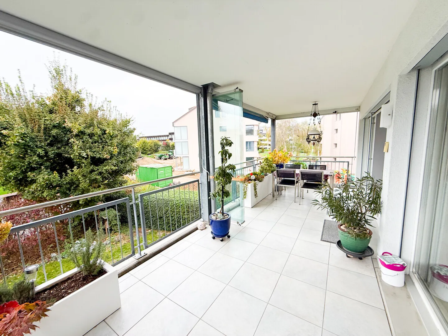 Spacious 5-room condominium with a glass-enclosed balcony - Photo 7 of 12