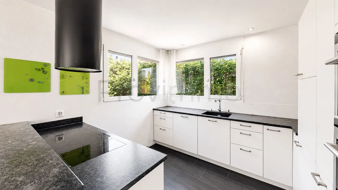 A House to Feel Good – Bright, Modern and Spacious - Photo 11 of 13