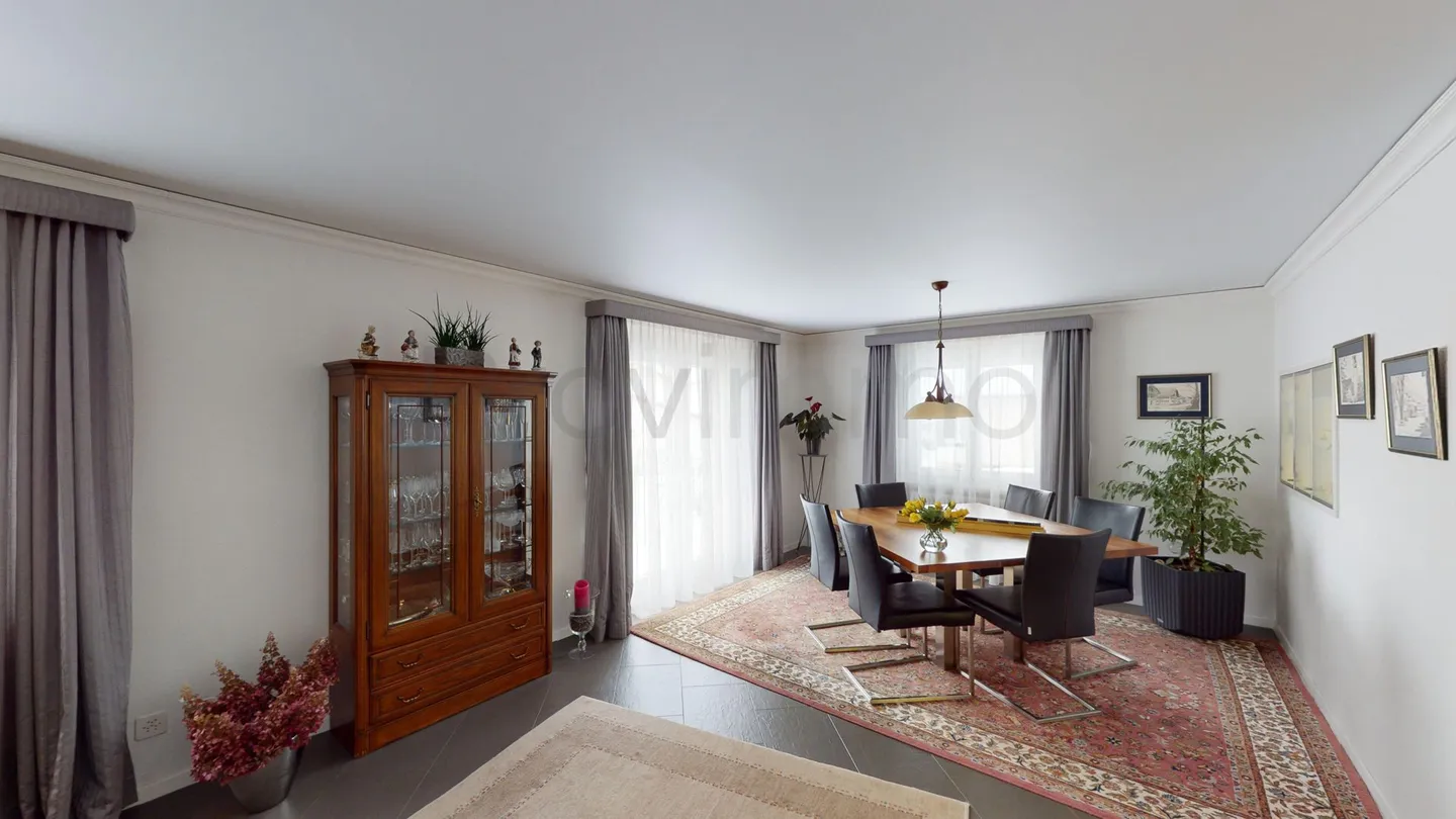 Spacious 5.5-room house with extensive plot and 140m² garage - Photo 9 of 13