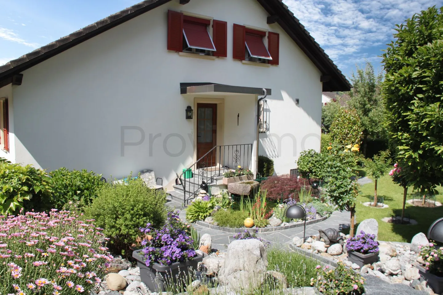 Spacious 5.5-room house with extensive plot and 140m² garage - Photo 4 of 13