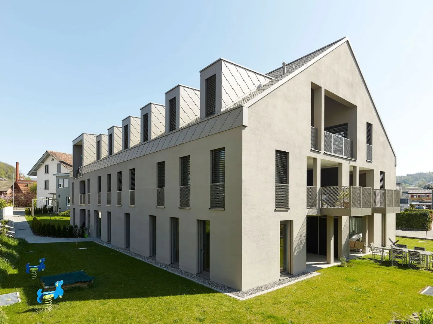 Spazioso attico di 4.5 locali con terrazza di 18 m² - Foto 2 di 13