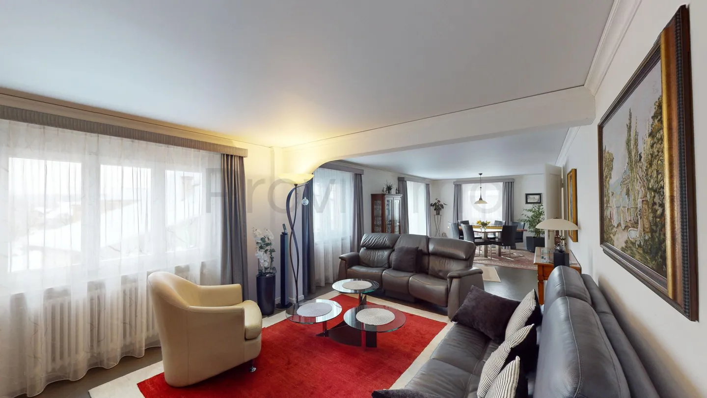 Spacious 5.5-room house with extensive plot and 140m² garage - Photo 8 of 13