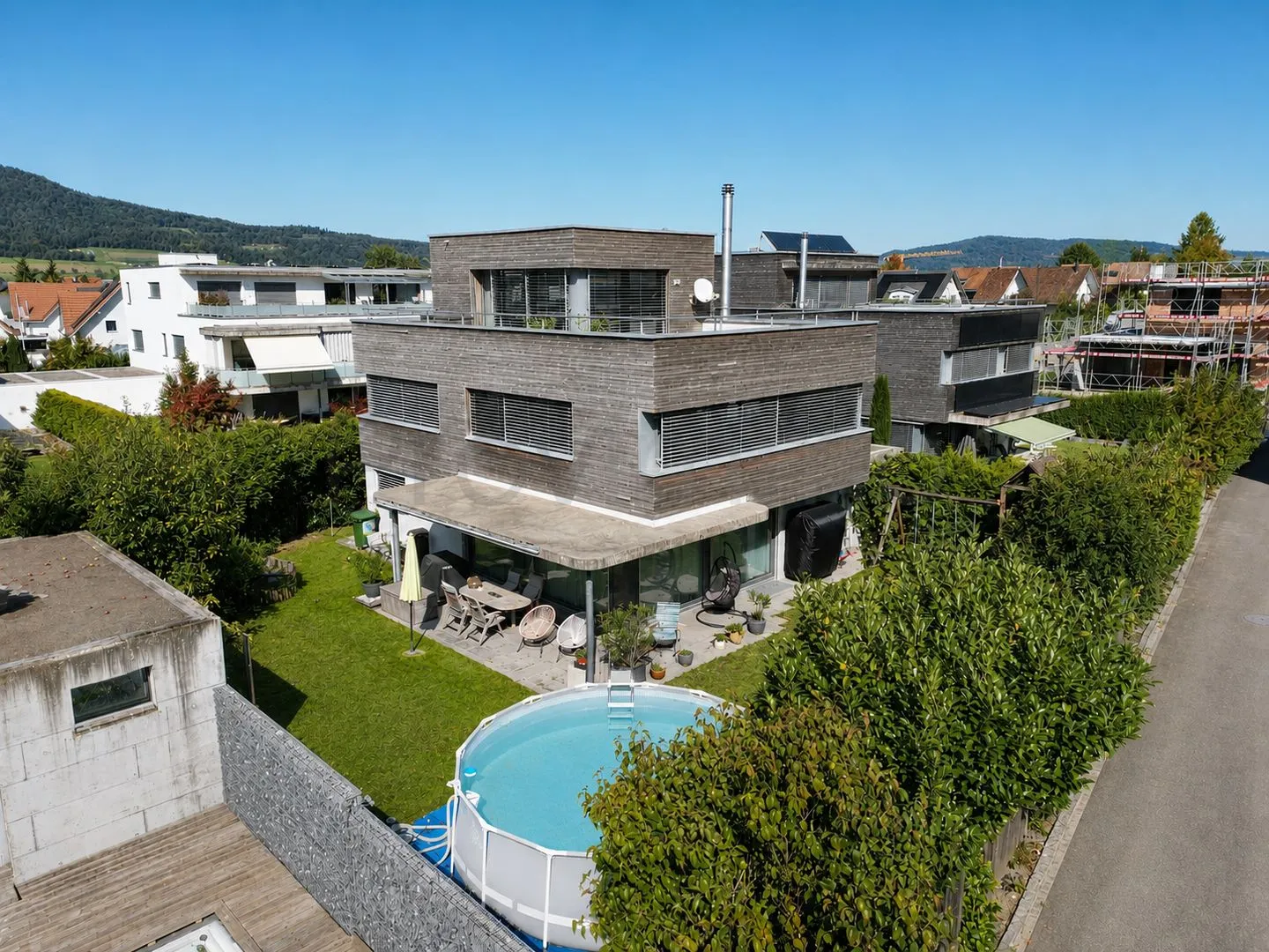 A House to Feel Good – Bright, Modern and Spacious - Photo 2 of 13