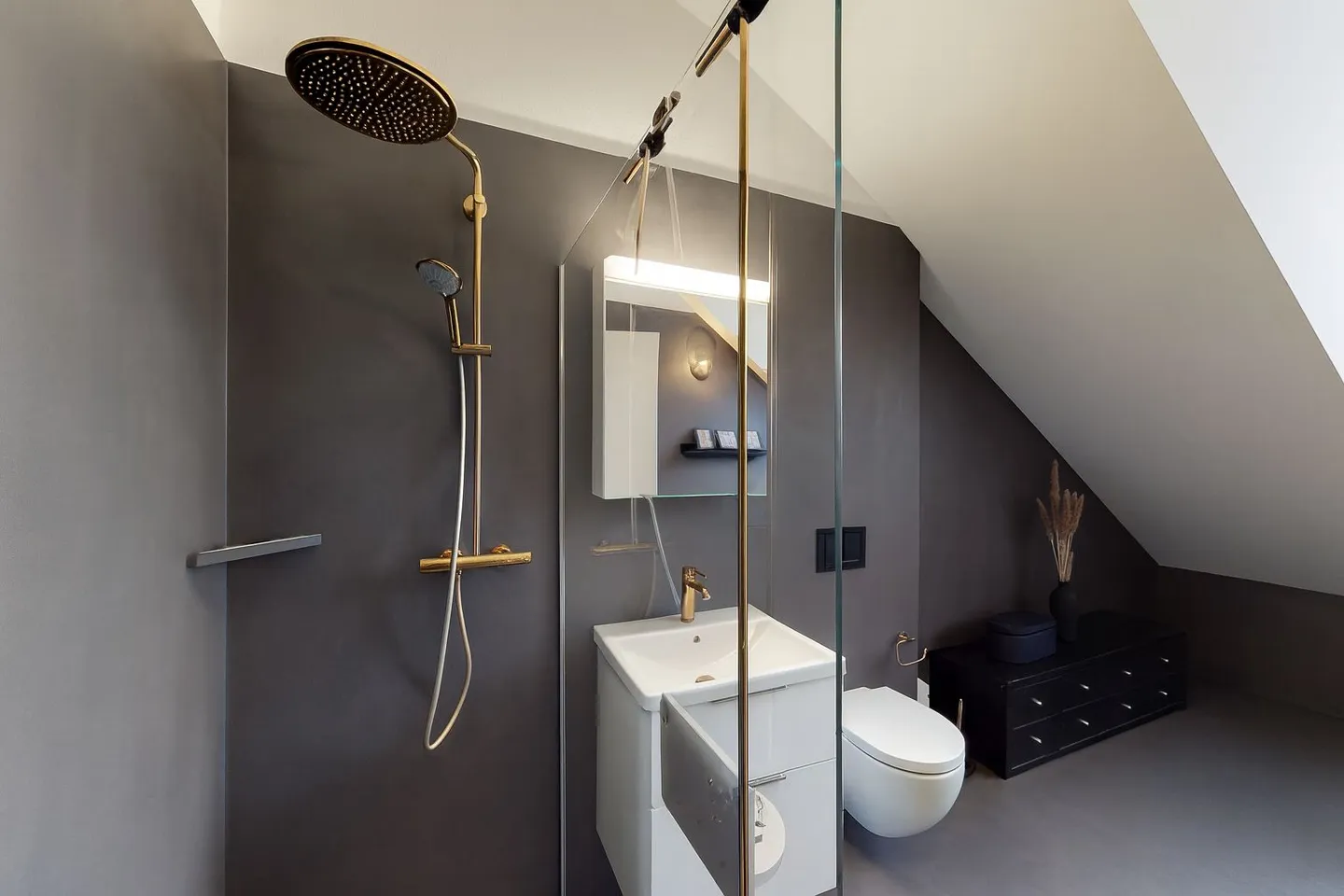 Spazioso attico di 4.5 locali con terrazza di 18 m² - Foto 8 di 13