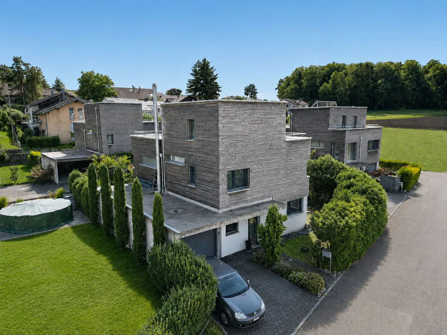 A House to Feel Good – Bright, Modern and Spacious - Photo 3 of 13