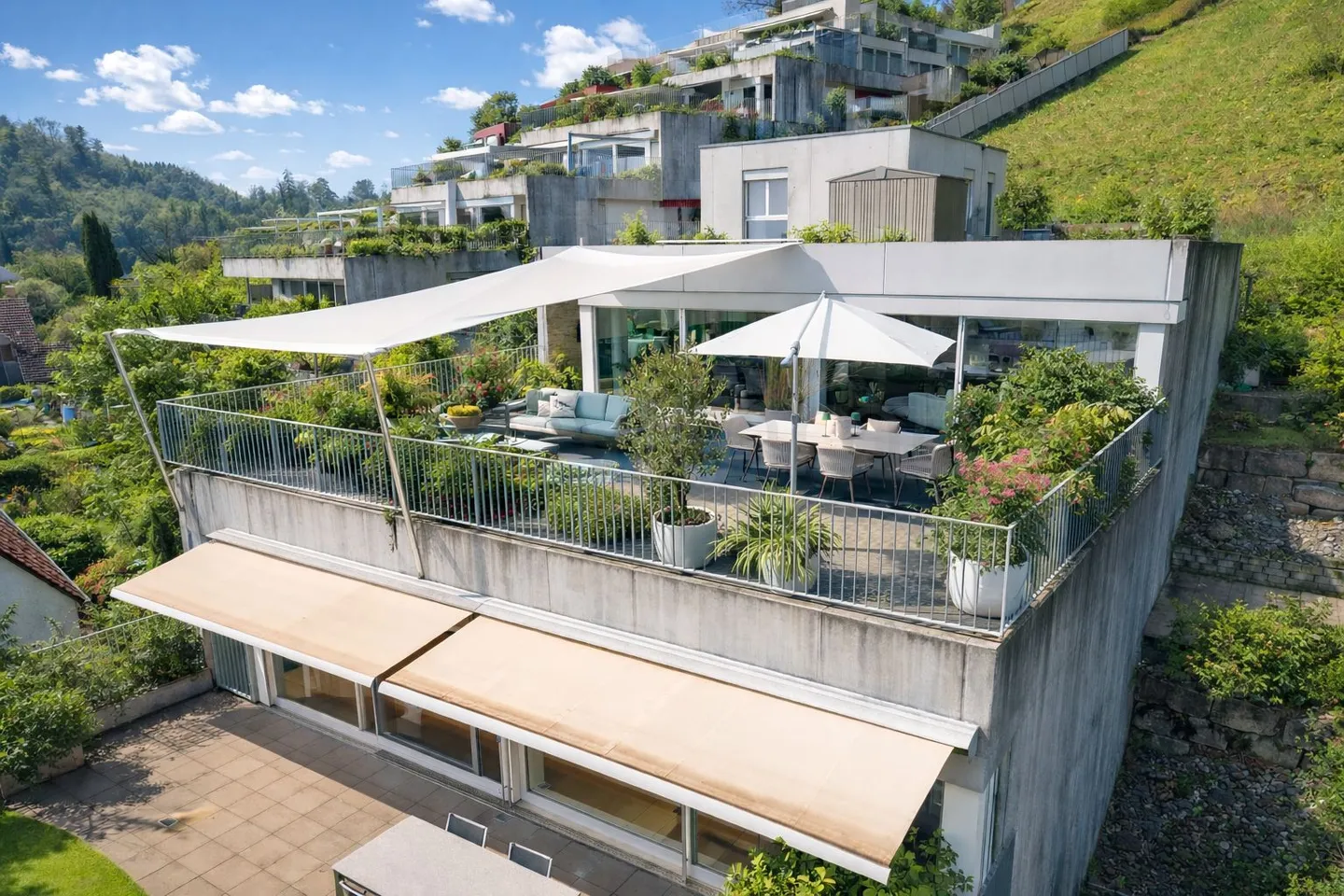 A home that inspires - extraordinary inside and out - Photo 2 of 13