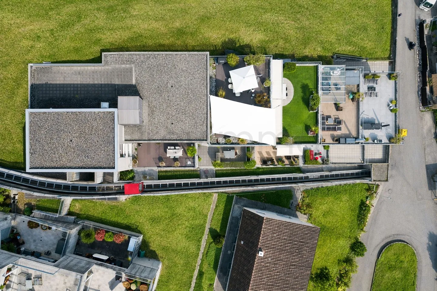 A home that inspires - extraordinary inside and out - Photo 5 of 13