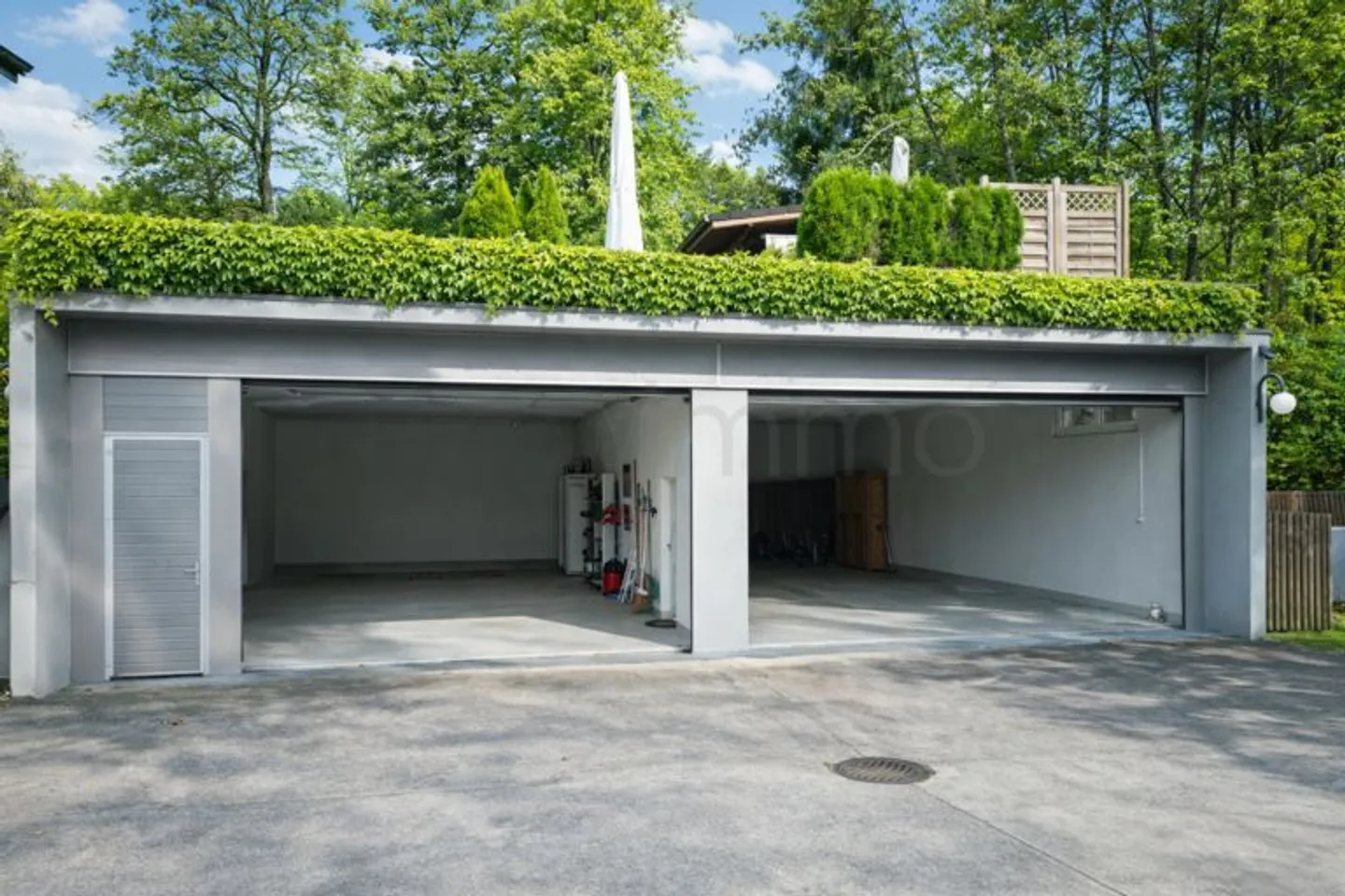 Spacious 5.5-room house with extensive plot and 140m² garage - Photo 7 of 13