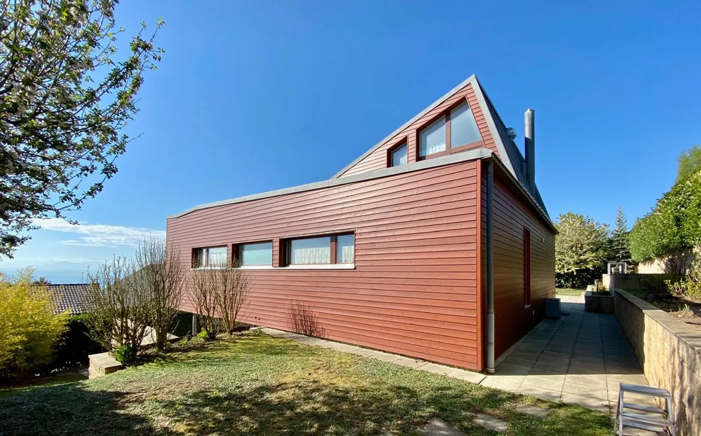 Gönnen Sie sich diese hervorragende, außergewöhnliche Villa mit Blick auf den See und die Alpen - Foto 1 von 13