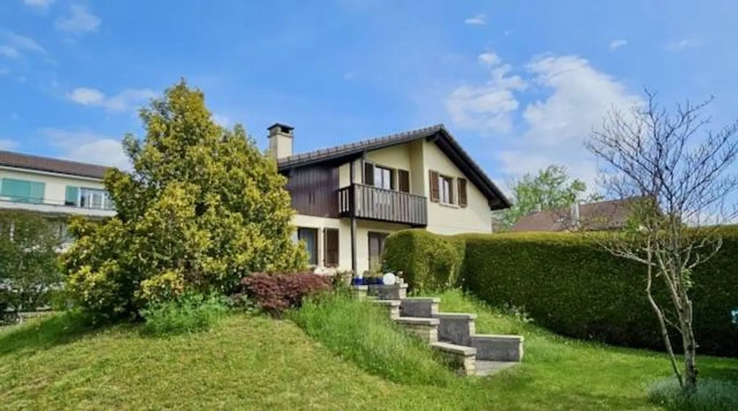 Chaleureuse maison, dans un agréable quartier résidentiel, garage double, places de parc - Foto 4 von 13
