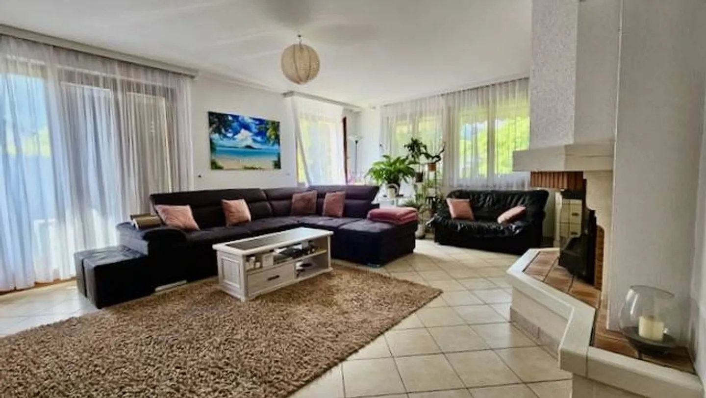 Chaleureuse maison, dans un agréable quartier résidentiel, garage double, places de parc - Foto 6 von 13