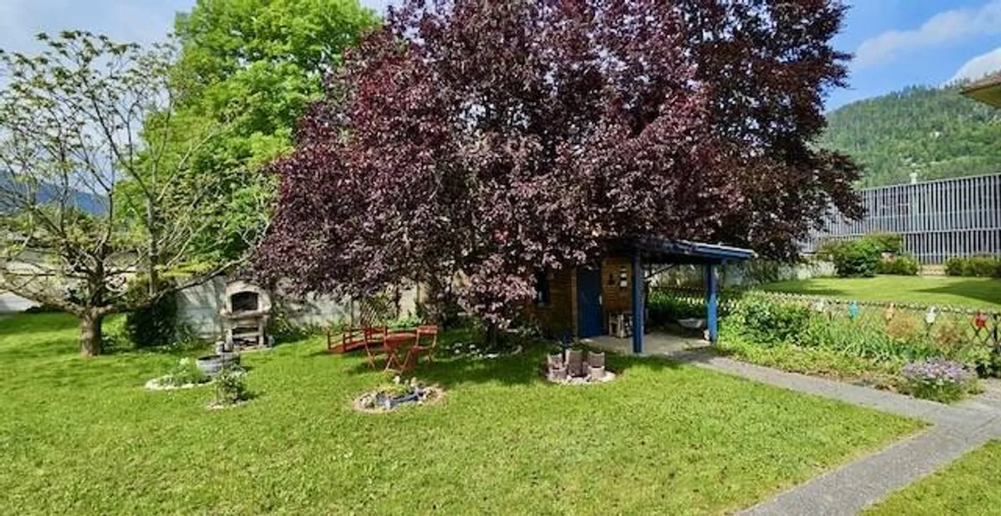 Chaleureuse maison, dans un agréable quartier résidentiel, garage double, places de parc - Foto 9 von 13