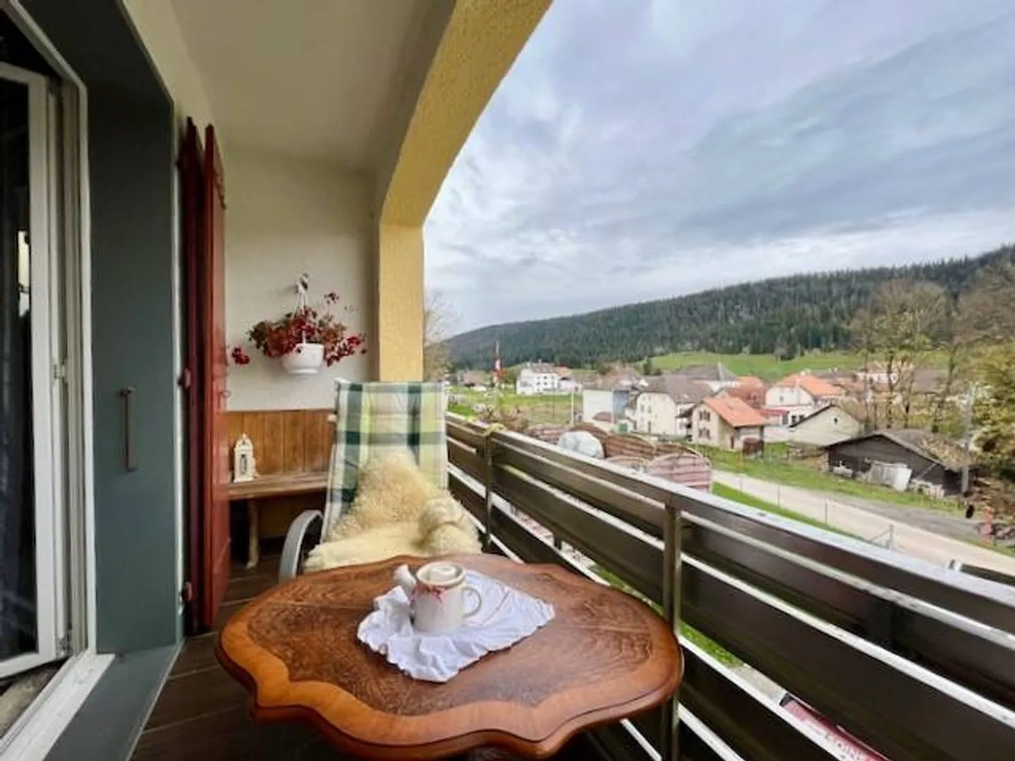 Charming individual villa with 5.5 rooms, garden and garage - Photo 6 of 13