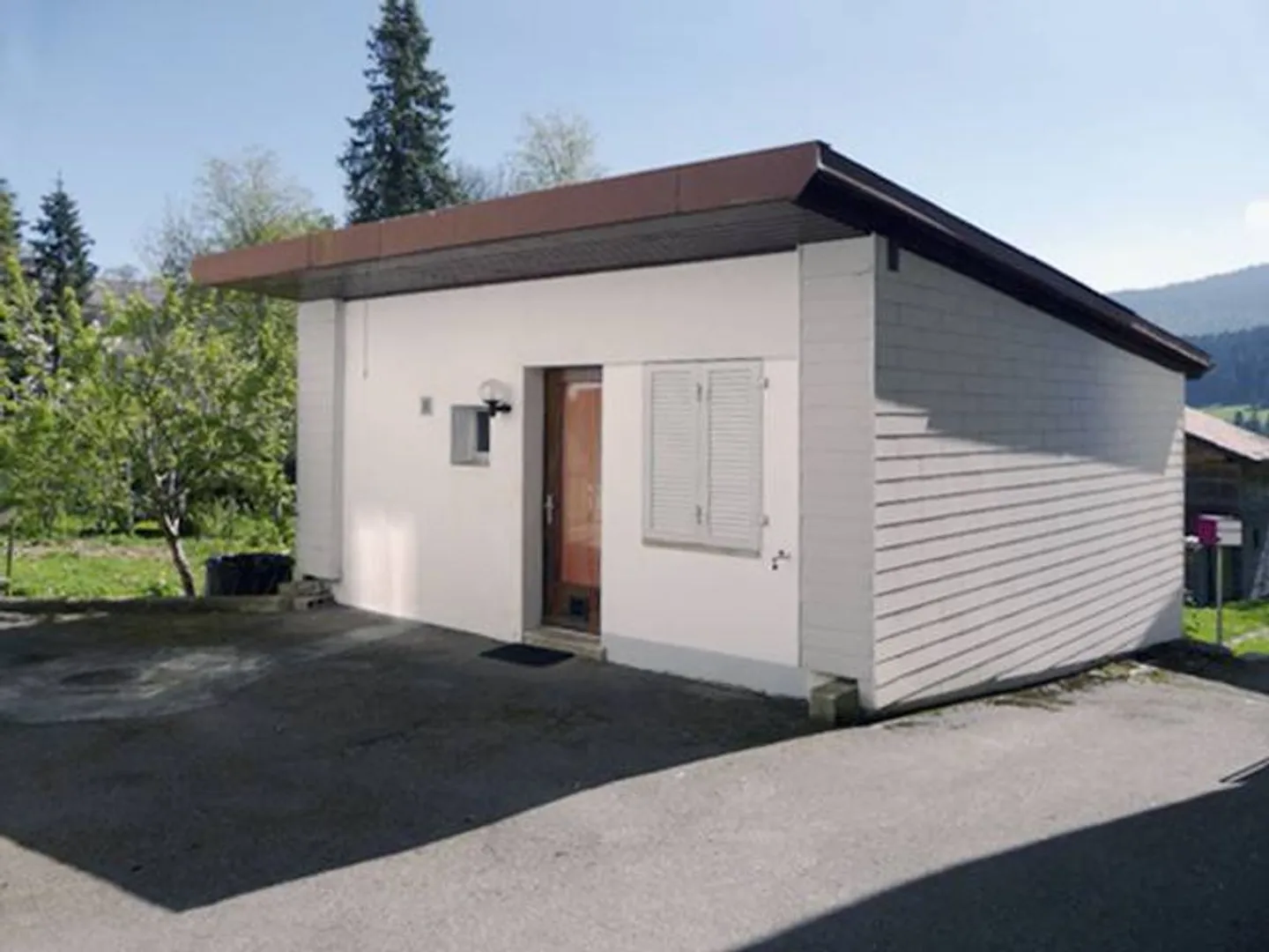 Fai un'offerta per questo edificio di 4 appartamenti, studio, con una piccola casa indipendente, 2 garage - Foto 3 di 13