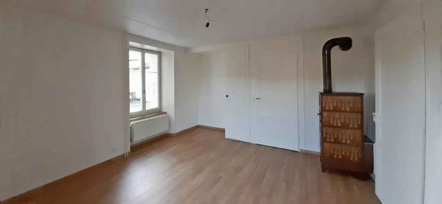 Fai un'offerta per questo edificio di 4 appartamenti, studio, con una piccola casa indipendente, 2 garage - Foto 5 di 13
