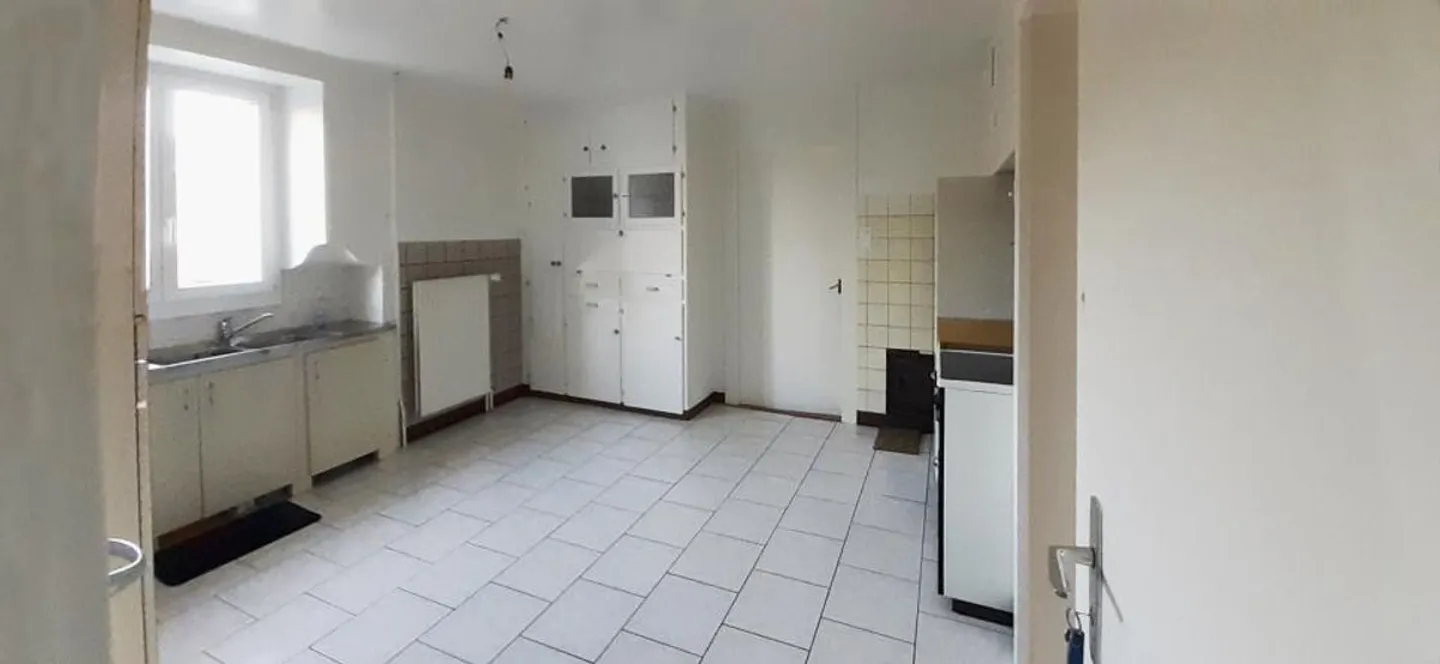 Fai un'offerta per questo edificio di 4 appartamenti, studio, con una piccola casa indipendente, 2 garage - Foto 8 di 13