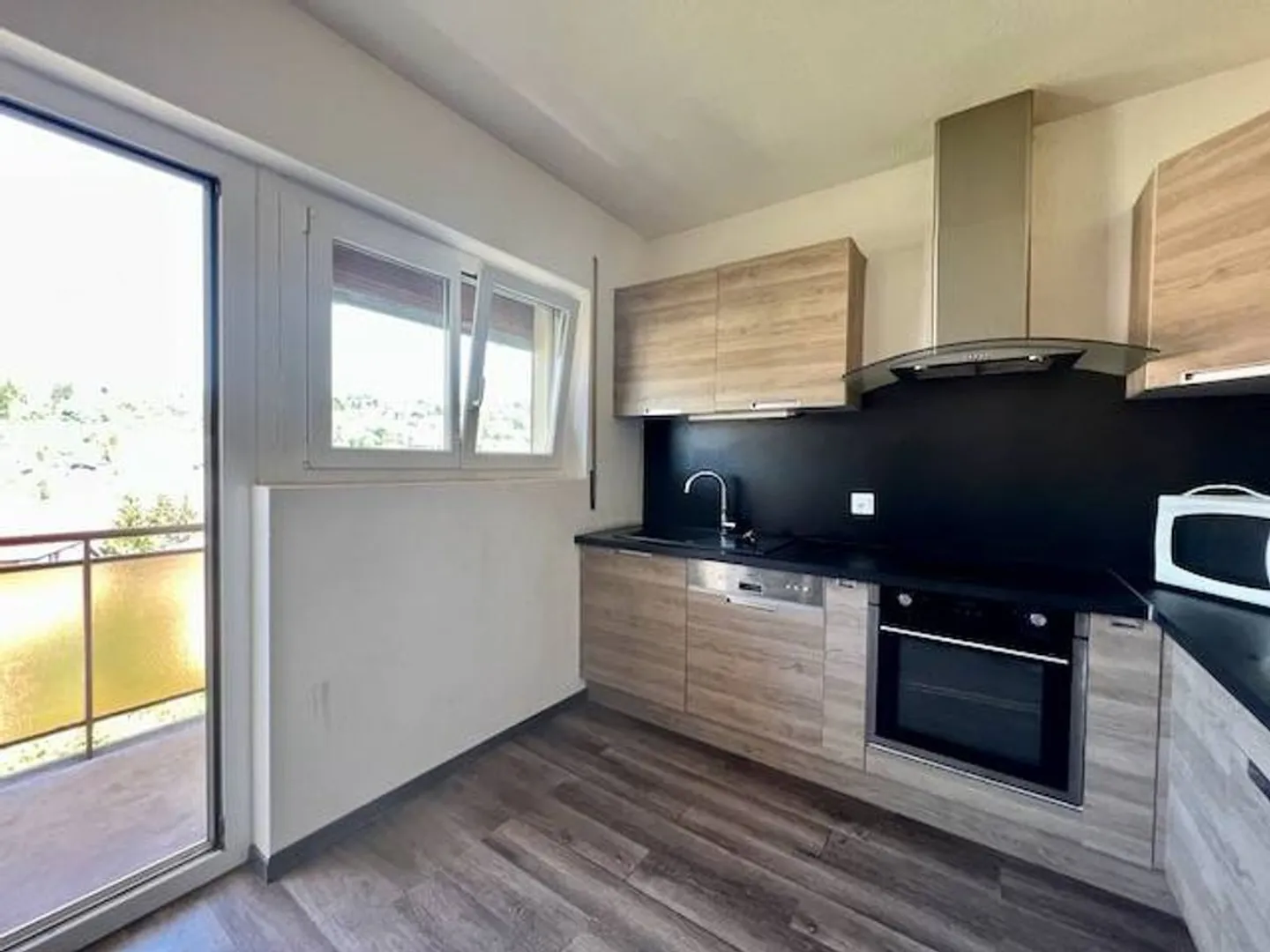 Da afferrare a partire da Frs 200'000.- appartamenti 3,5 locali, con balcone - Foto 2 di 8