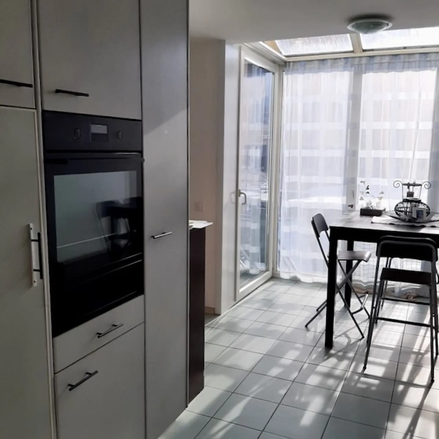 Terraced house maintained, with two apartments, private gardens and three parking spaces - Photo 6 of 13