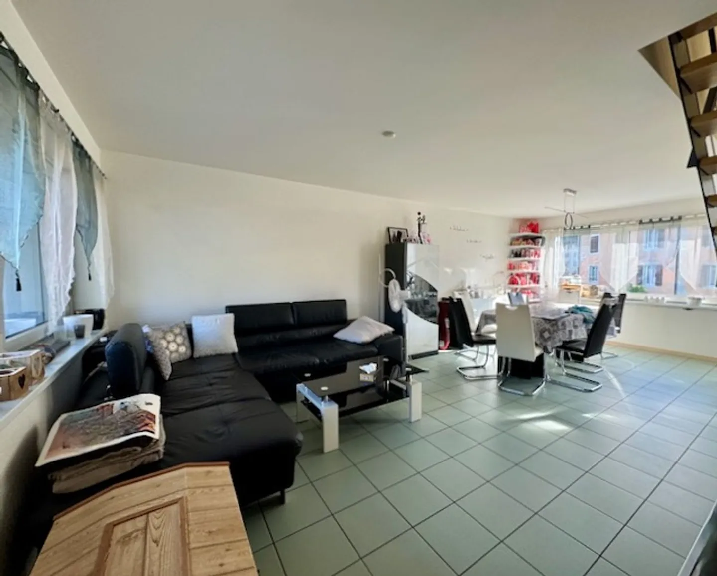 Terraced house maintained, with two apartments, private gardens and three parking spaces - Photo 4 of 13