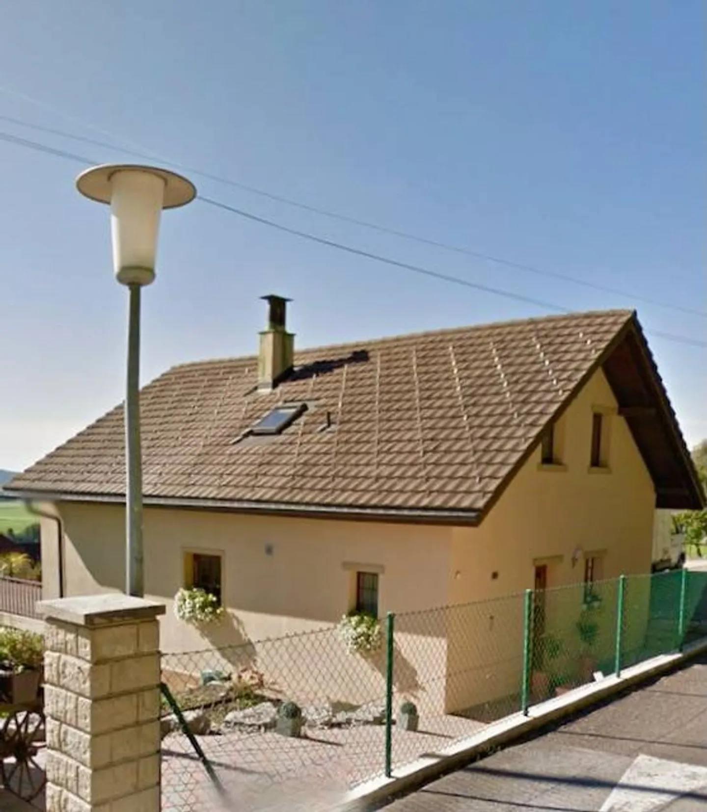 In esclusiva: Fai un'offerta per questa bella villa indipendente, vicino alla foresta, terrazze, giardino e 3 posti auto - Foto 1 di 13