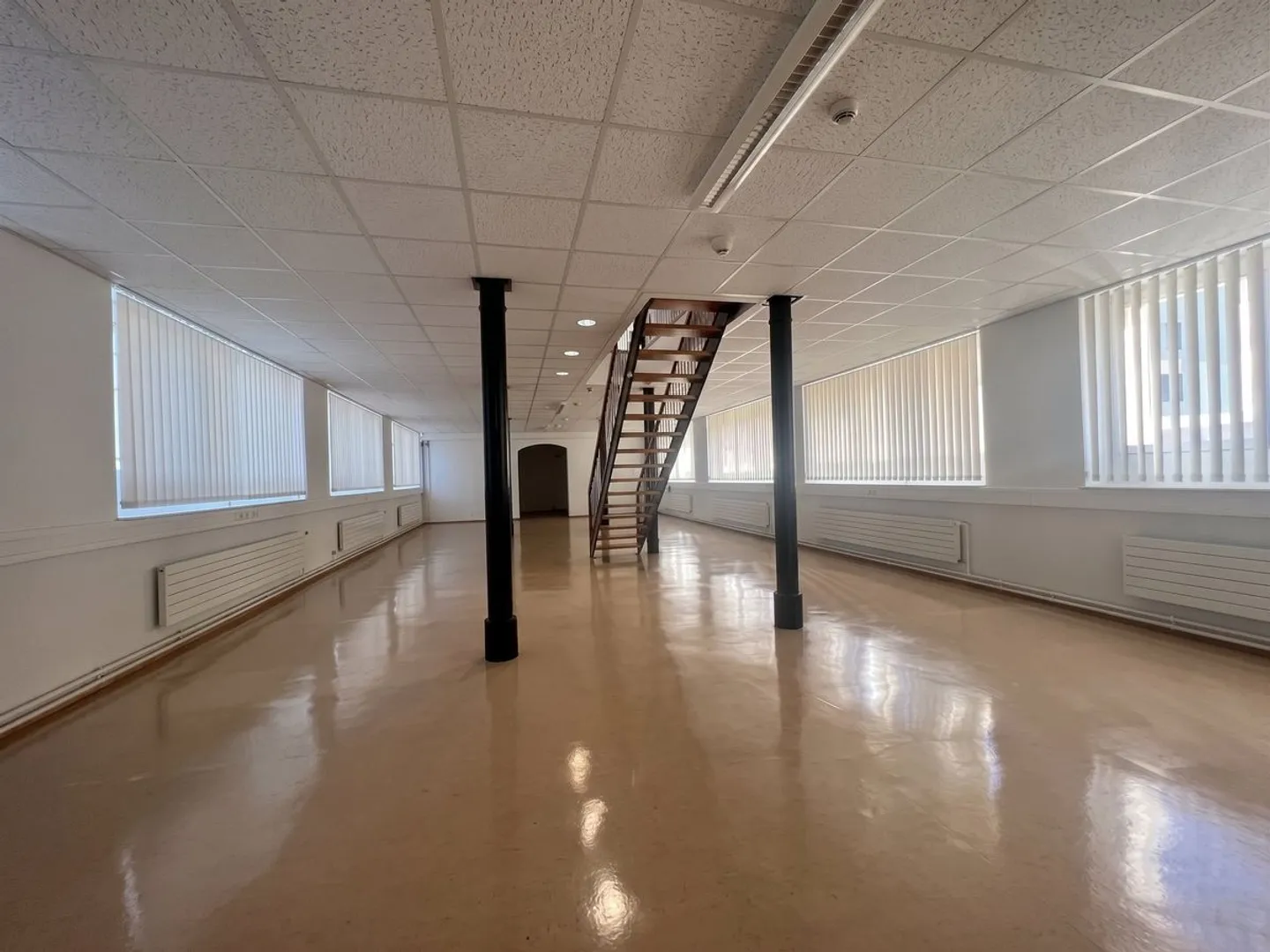   Faites une offre pour ce très bel Immeuble mixte, avec 14 garages et 18 places de parc - Photo 2 sur 13