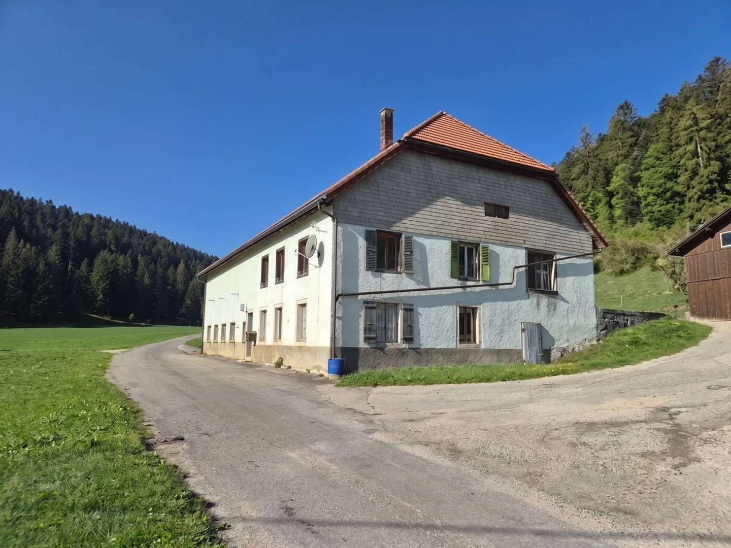 Farm with generous volumes - Combe-Pellaton - Photo 4 of 13