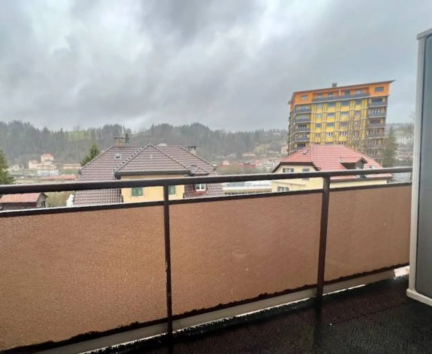 2 appartements de 3,5 pièces, au 2 ème, avec balcons - Photo 4 sur 8